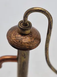 Miniature vandpumpe lavet af danske ww2 mønter
