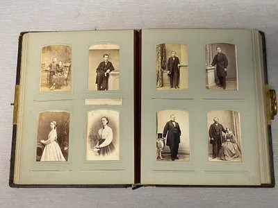 Stort originalt album med massere af visitkort fotos