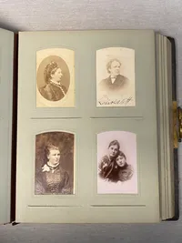 Stort originalt album med massere af visitkort fotos