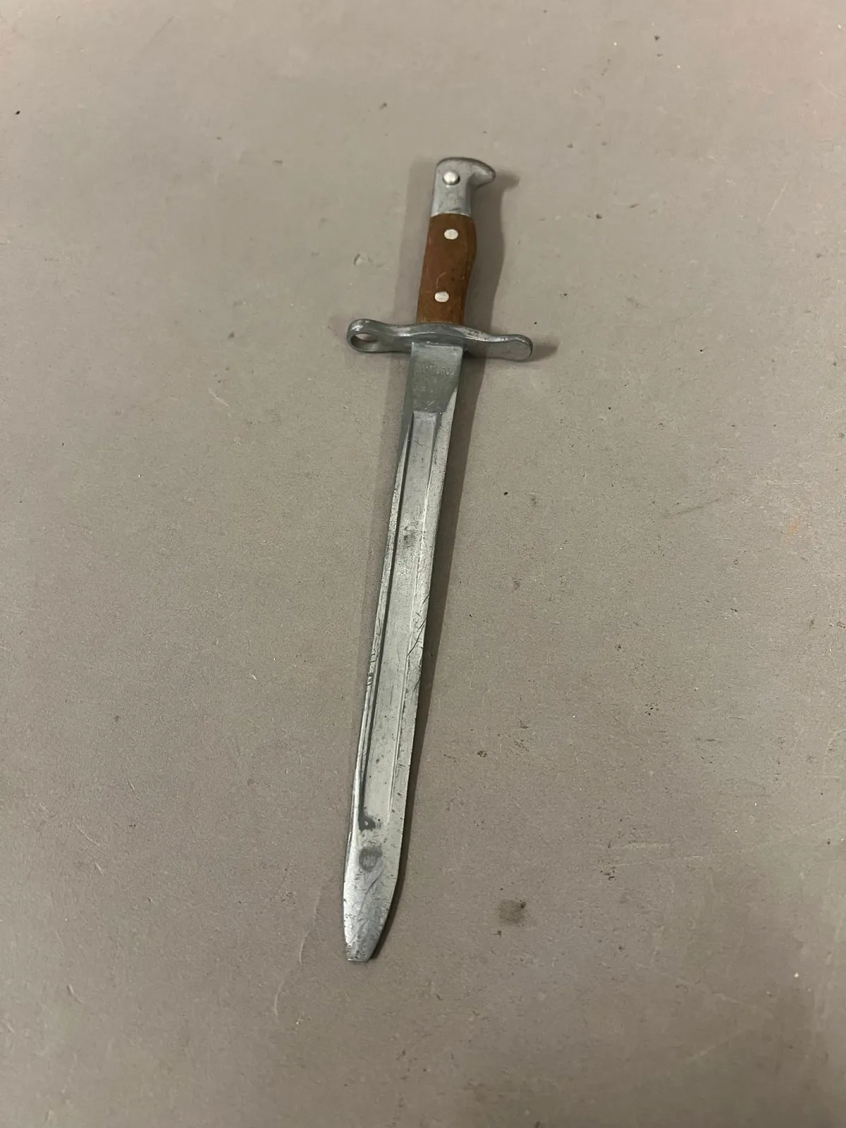 Brevkniv i form af bajonet