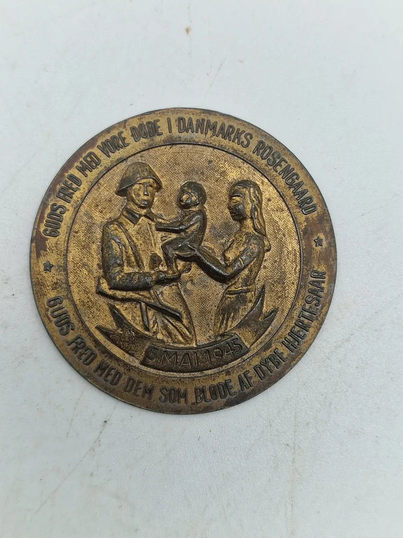 Sjælden original nål fra modstandsbevægelsen (magen til plaketten, men blot i lille størrelse til jakken)
