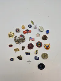 Lot pins og badges
