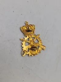 Lot diverse danske regiments mærker mm.