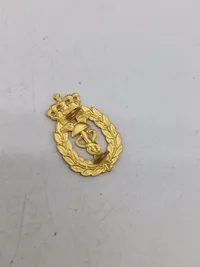 Lot diverse danske regiments mærker mm.