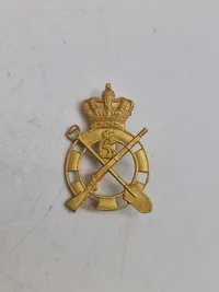 Lot diverse danske regiments mærker mm.