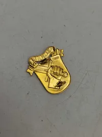 Lot diverse danske regiments mærker mm.