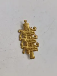 Lot diverse danske regiments mærker mm.