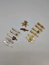 Lot militære slipsenåle