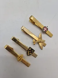 Lot militære slipsenåle