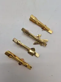 Lot militære slipsenåle