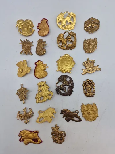 Lot danske regimentsmærker