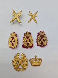 Lot danske regimentsmærker