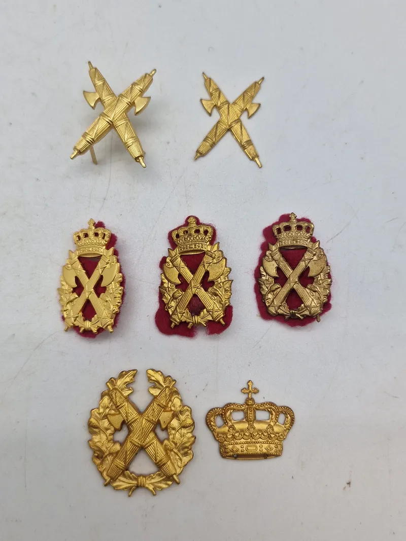 Lot danske regimentsmærker