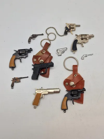 Lot miniature pistoler