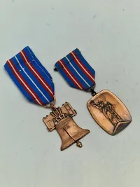 2 stk friheds (march) medaljer