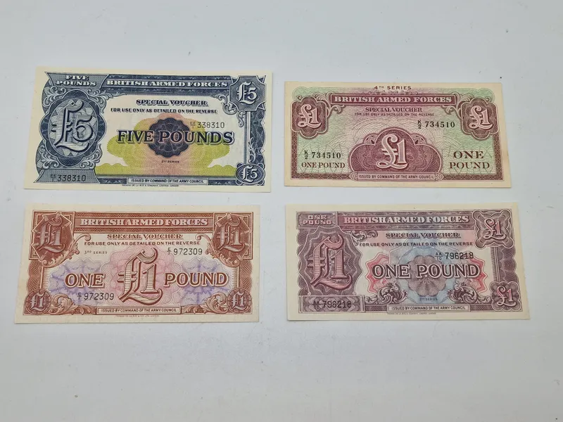 Lot diverse militære pengesedler - originale