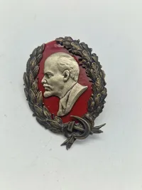 BADGE WITH LENIN SOVIET REVOLUTION - bedre reproduktion