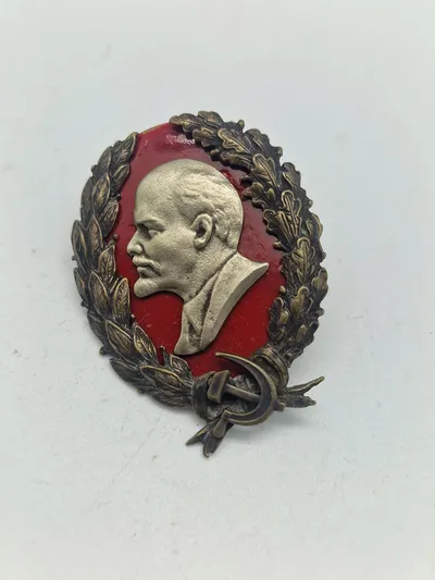 BADGE WITH LENIN SOVIET REVOLUTION - bedre reproduktion