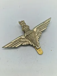 Original British WW2 Parachute regiment cap badge