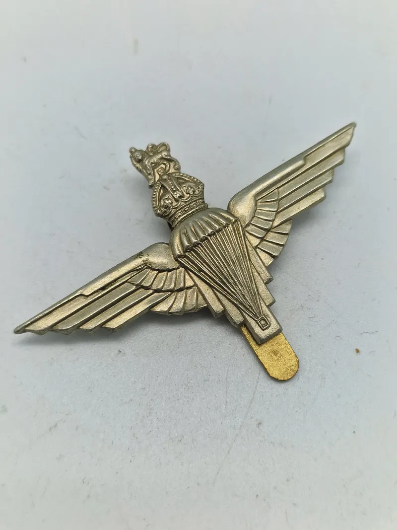 Original British WW2 Parachute regiment cap badge