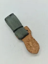 Original daggert holder til at holde Heer daggerten på jakken - ww2