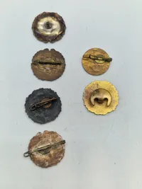 Originalt lot røde kors badges
