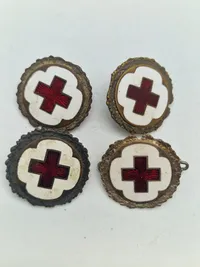 Originalt lot røde kors badges