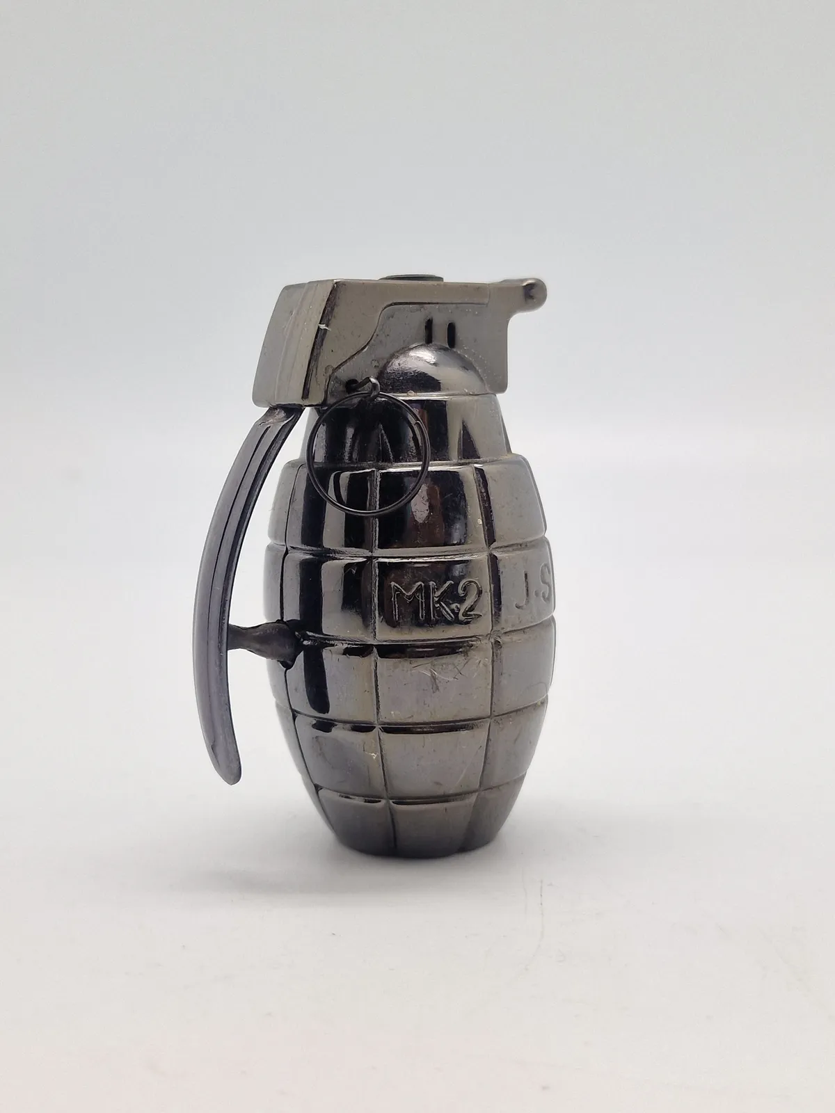 Lighter lavet som MKII håndgranat