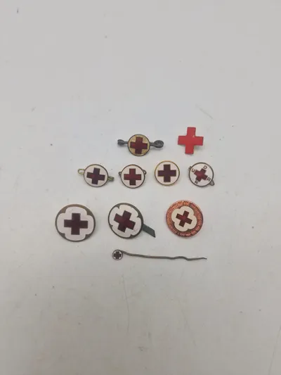 Lot røde kors pins