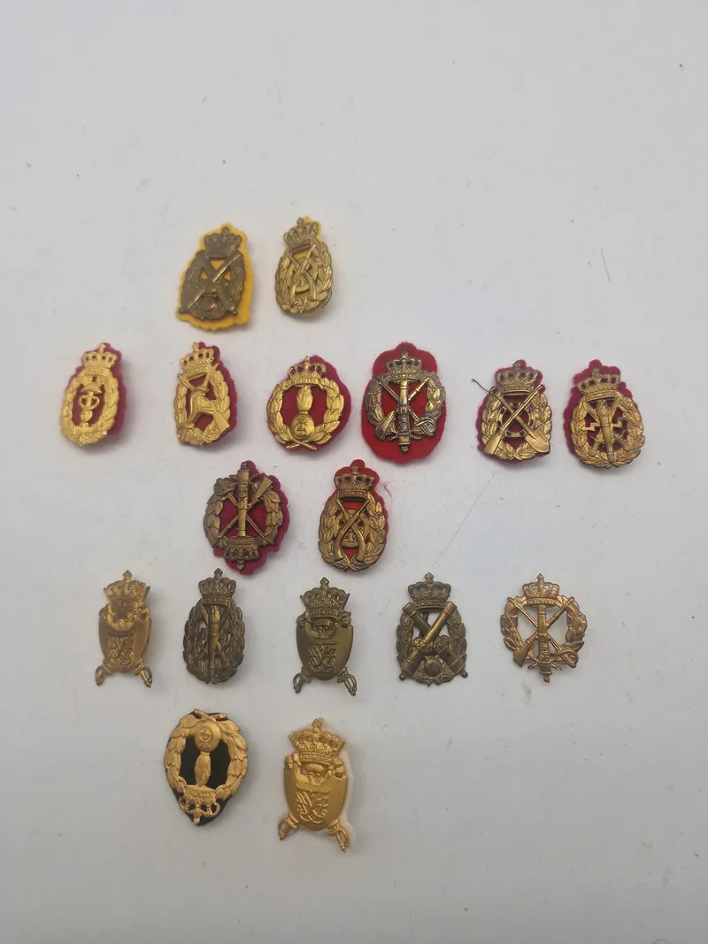 Lot danske regimentsmærker
