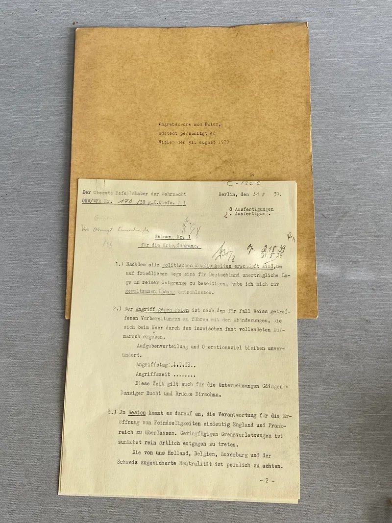 Veludført genoptryk af Hitlers invasions befaling fra septemper 1939