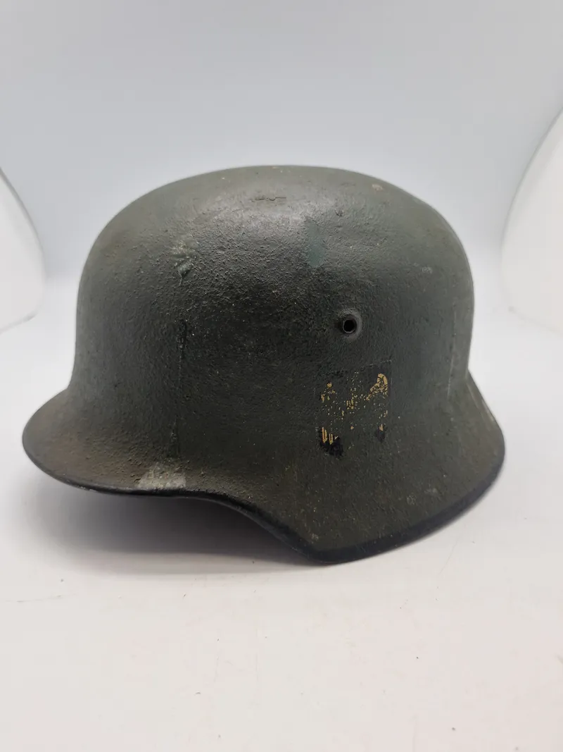 Original Tysk M35/53 Bundesgrenzschutz hjelm med påsatte decaler