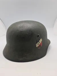 Original Tysk M35/53 Bundesgrenzschutz hjelm med påsatte decaler