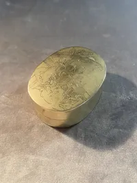 Veludført japansk smykkeskrin