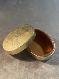 Veludført japansk smykkeskrin