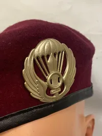 Original faldskærms jæger baret Italien