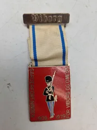 To stk originale march medaljer med motiver af gardere