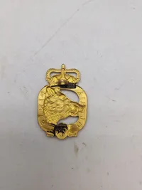 Samling regimentsmærker, flere med huller
