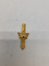Samling regimentsmærker, flere med huller