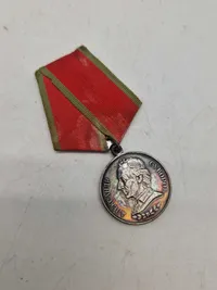 RUSSIAN SUVOROV MILITARY    MEDAL af sølv med nummer