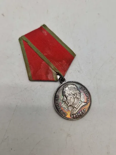 RUSSIAN SUVOROV MILITARY    MEDAL af sølv med nummer
