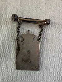Originalt kongemærke designet af Georg Jensen