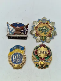 Samling original ukrainsk militær samt kursk redningsbadge badge