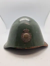 Original dansk M/23 hjelm - er overmalet