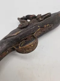 Deko pistol med økse i enden