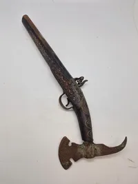 Deko pistol med økse i enden