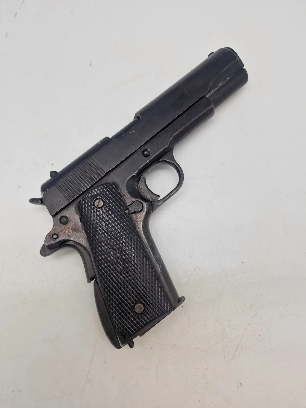 model Colt 1911A1 kan tage aftræk og i metal