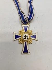 Originalt tysk Mutterkreuz i guld med langt bånd