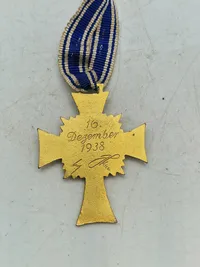 Originalt tysk Mutterkreuz i guld med langt bånd