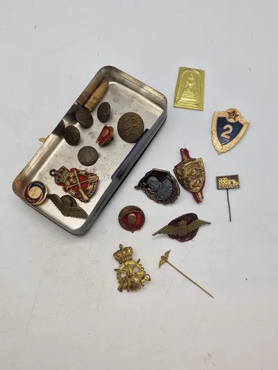 Lot diverse pins og nåle
